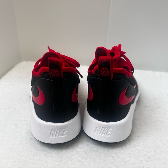 Boys Size 4 Nike Shoes - Picture 5 of 9